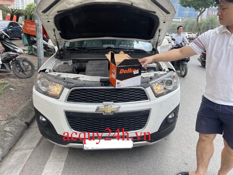 Thay bình ắc quy Delkor DIN60 cho xe Chevrolet Captiva máy xăng 2015+