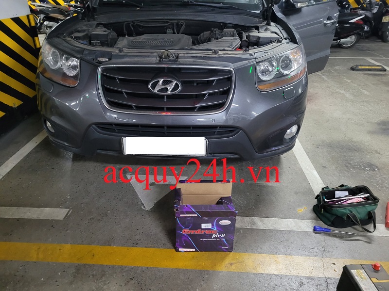 Thay ắc quy Emtrac Plus 115D31L 90Ah cho Hyundai Santafe máy dầu 2010