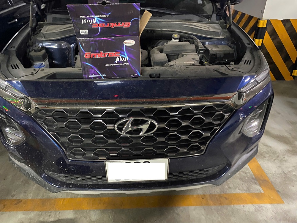 Thay ắc quy Emtrac Plus cho xe Hyundai Santafe máy xăng