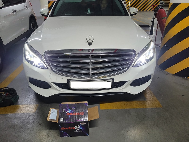 Thay ắc quy Emtrac Plus cho xe Mercedes