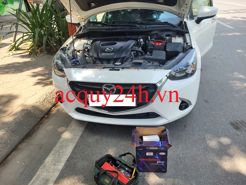 Thay ắc quy Emtrac 90D23L bảo hành 15 tháng cho Mazda 2