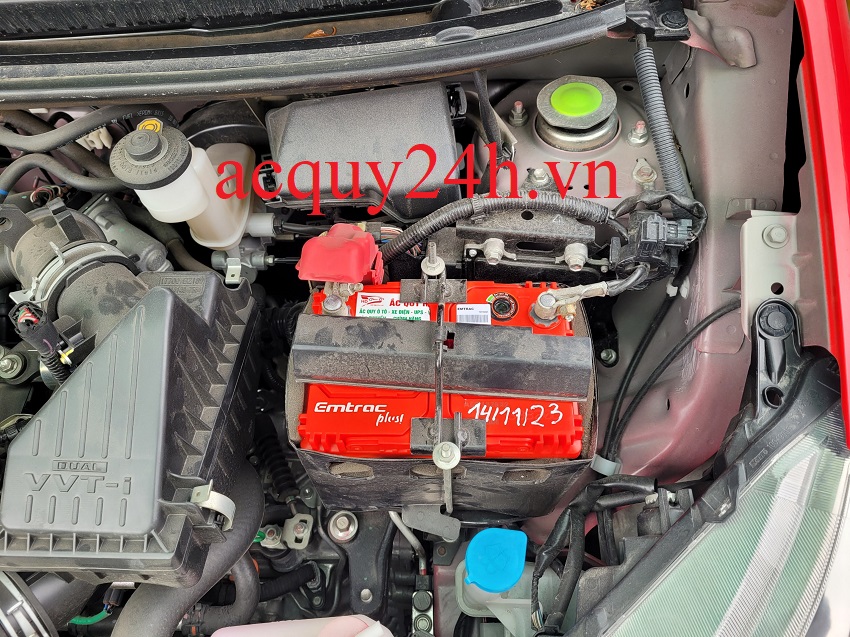 Hình ảnh thay thế bình ắc quy Emtrac 40ah tốt nhất cho Toyota Wigo