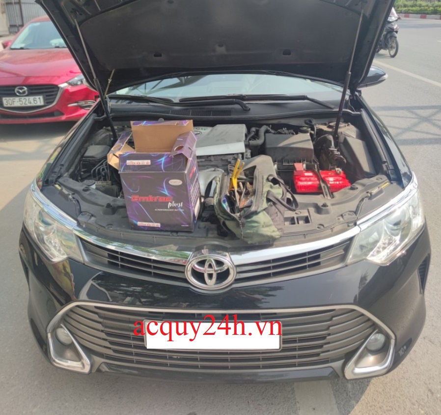 Thay bình ắc quy Emtrac tốt nhất cho Toyota Camry