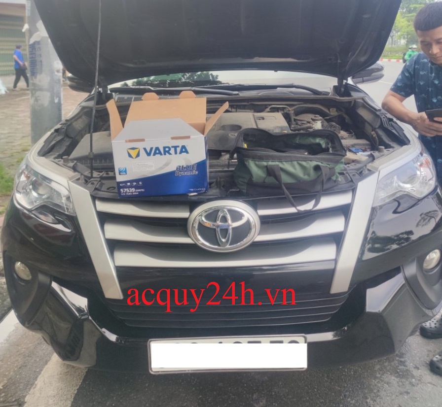 Thay bình dương quy Varta cho Toyota Fortuner