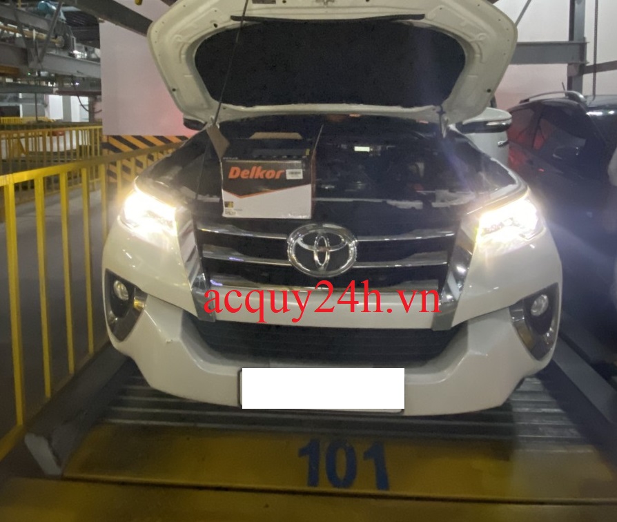 Bình khắc quy định Delkor thay cho Toyota Fortuner