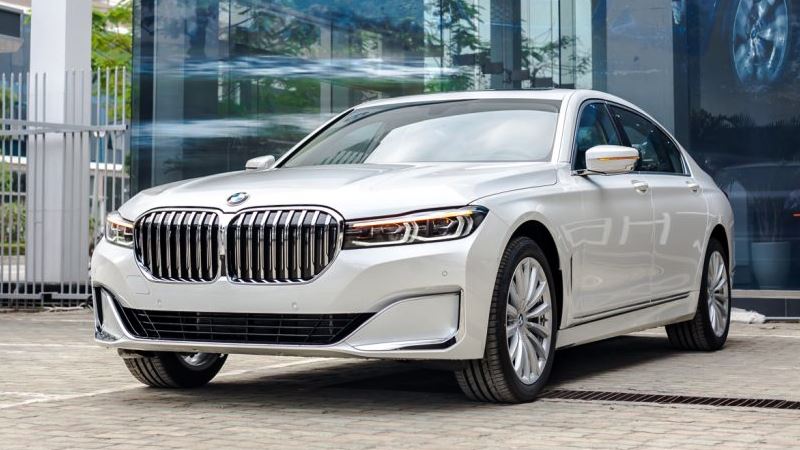 Thay thế ắc quy cho xe BMW 740Li