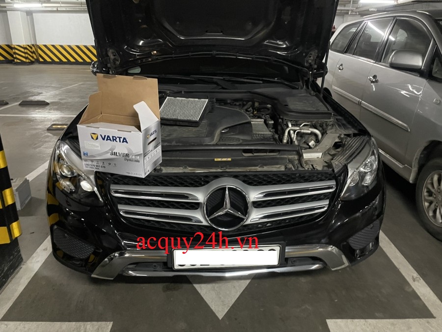 Thay ắc quy Varta AGM cho xe Mercedes GLC 250